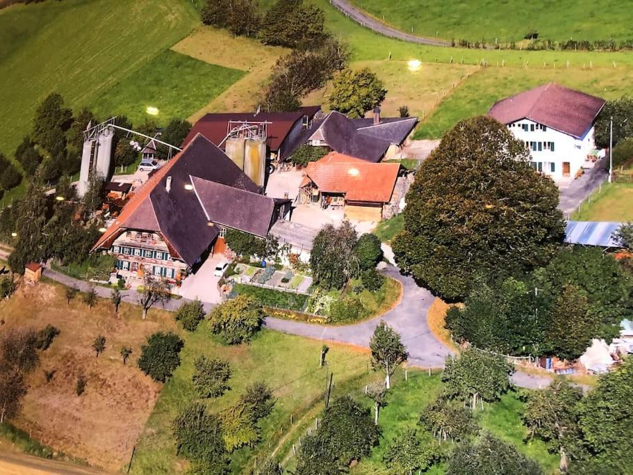 Ferienwohnung Auf Bauernhof Mit Hotpot Und Sauna Sumiswald Exterior foto